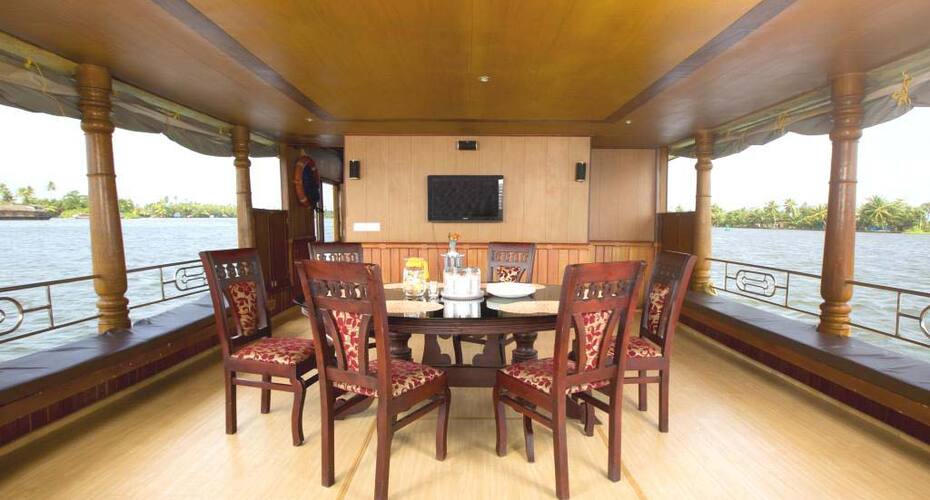 Jaziel Deluxe Houseboat, Alleppey 3